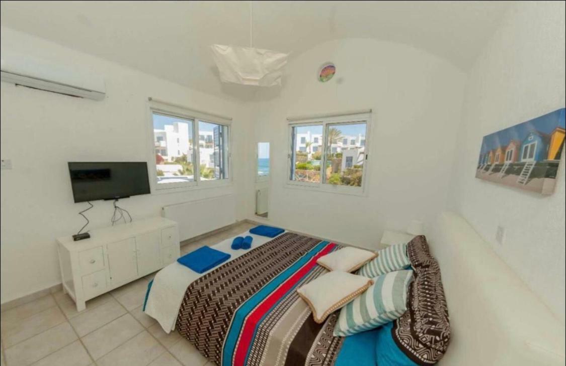 34 Beach Villa Paphos Bagian luar foto