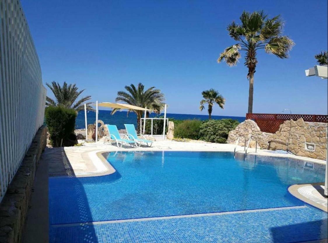 34 Beach Villa Paphos Bagian luar foto