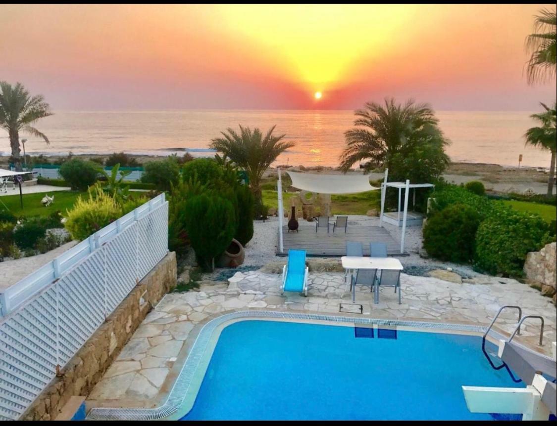 34 Beach Villa Paphos Bagian luar foto